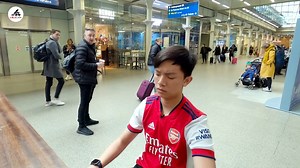 Here is a wonderfuly talented 15 year old pianist Cole Lam (themusicman.uk/cole-lam/) brilliantly playing Christina Perri's great 'A Thousand Years' at St. Pancras railway station, London! Watch how the couple passing by reacted! Outstanding young talent! youtube.com/colelam instagram.com/colelam2007 & twitter.com/colelam2007 Why not join The Music Man community & get more great videos sent direct to your email inbox: themusicman.uk/best-videos | The Music Man