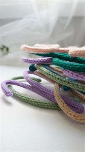 Learn French knitting / tricotin / knitted names on Instagram: "Feels like cheating? Maybe. But honestly… who wouldn’t want a free hand for coffee? 🙃 . . . New here? Bonjour! 👋🏻I’m Lucie, a French knitter obsessed with tricotin (French knitting). Here you’ll find tips, tricks, and tutorials I’ve learned over the years so you can skip the trial-and-error. If you love making knitted names and shapes you’re in the right place! Follow along so you don’t miss any of my best tips and templates 🧶 .