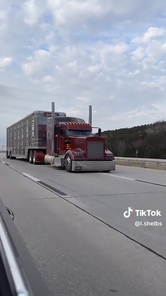Exploring Large Trucks in Nebraska: Kenworth’s Power