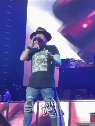 Axl Rose and Slash Reunite in 2025 for a Powerful Live Rendition of Guns N’ Roses’ “Don’t Cry”