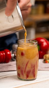 Papryka po chorwacku - przetwory, które robię na zimę właśnie dziś 😋😋 Składniki: 2 słoiki poj. 330 ml 2 czerwone papryki 1 łyżeczka ziela angielskiego 1 łyżeczka ziaren pieprzu kolorowego 2 liście laurowe 1 łyżeczka soli 1 łyżka cukru ½ szkl. octu 10% 1 szkl. wody ¼ szkl. oleju roślinnego 90 g musztardy (łagodna lub ostra) | Pyszności