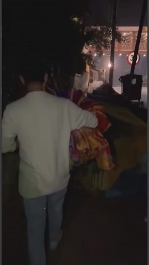 "No 🙁Santa Claus🎅 exists in reality, yet we can become one for them.🌟"Life is dark 🌑living on the streets,Affording necessities is another difficult task. They are not at fault.But we can become Senta for those who cannot afford it and provide them with genuine delight. They can have better lives if you genuinely try with every hand they have.Ordinary folks consider a lot more before getting out of bed during December. The possibility of life may be dwindling due to the declining climate.Let