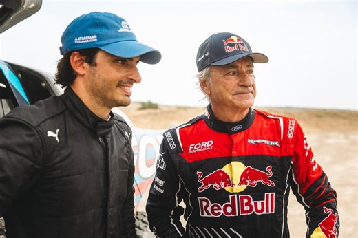 Carlos Sainz se sube al Ford Raptor T1  de su padre: "Es acojonante"