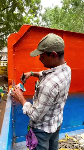 Vintage Truck Painted Live: Street Artist Creates Magic Art