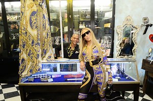 Jennifer Lopez Falls On Stage During Vegas Residency & Recovers Perfectly