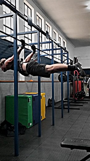 Jarred Fouché on Instagram: "Calisthenics Training 👀👌🏼🔥💪🏼 ❤️YHWH❤️ 🔥 Calisthenics 🔥 #yhwh #calisthenics #frontlever #backlever #highpullups"