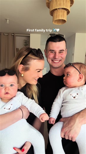 À votre avis… on part où ? ☀️🌴✈️ mon quotidien sur instå claire_lmnr #voyage #famille #vacances