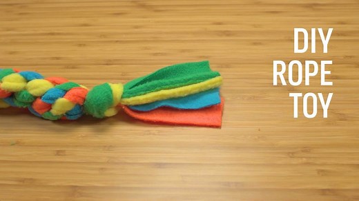 Challenge your dog to a game of tug-of-war with this impressive DIY rope toy. Does your home have a resident tug-of-war champ? Full instructions here: http://www.earthrated.com/en/blog/diy-rope-toy-for-dogs/ | Earth Rated