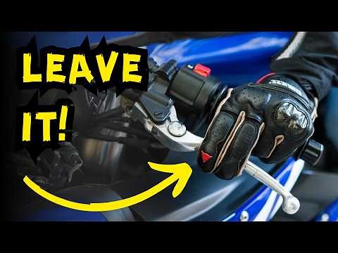 Braking With or Without the Clutch: Which Method Is Actually Correct?