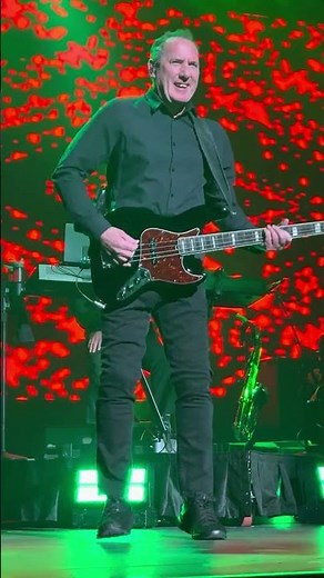 Orchestral Manoeuvres at the Fox Theater, Oakland (front row) - 4K