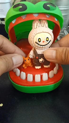 Angry crocodile eating labubu and tiny rabbit#labubu #asmrsounds #satisfying #viralshort