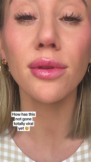 Lip plumping gloss before & after makeup #lipplumper #lipplump #plumpinglipgloss #lipgloss #lips