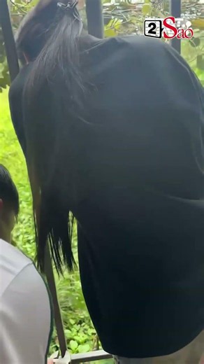 Girl acts foolishly at midday and gets stuck in an awkward position #news