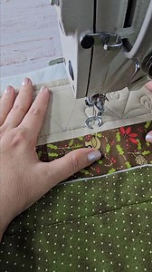 Trabajar en espejo es una forma ágil de avanzar y diseñar un patrón de acolchado libre. Es necesario pasar por papel para educar a la cabeza, pero una vez que el movimiento está aprendido, el momento de acolchar es super rápido! ¿Dime si acolchas con diseños en espejo? | Generando Bloques