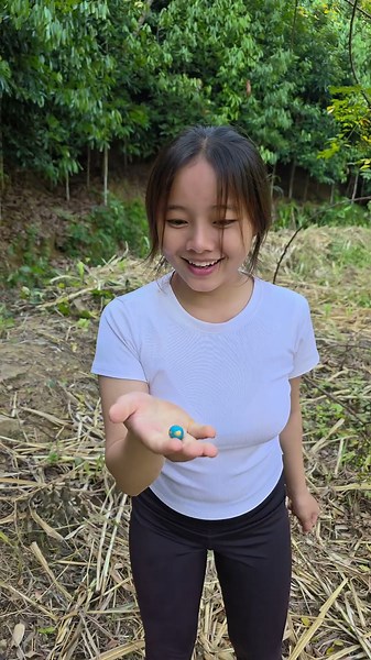 She devoured the entire Earth 😱 #survival #bushcraft #camping