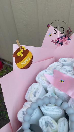 Diaper Bouquet Arrangement: Welcome Baby Shower Ideas