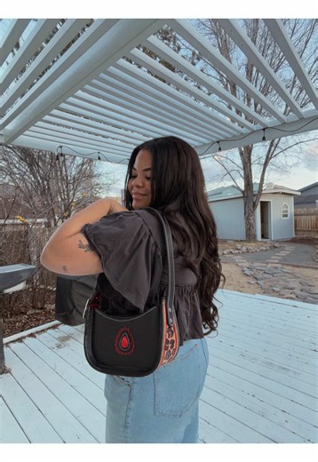 Leather inspired by the amazing @Ella Langley I had so much fun creating this fun baguette bag! I used a beautiful rosarita stone by Nevada Silversmith and included my traditional tooling with touches of tooled cheetah print and loootttsss of red!! Gonna call this the