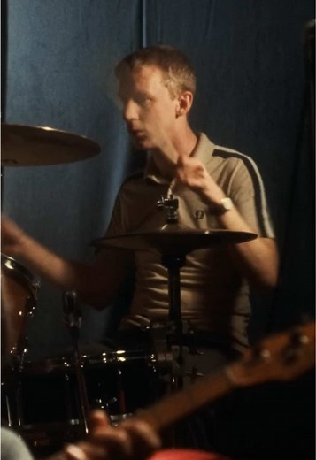 Discover Blur's Beetlebum Music Video in 4K