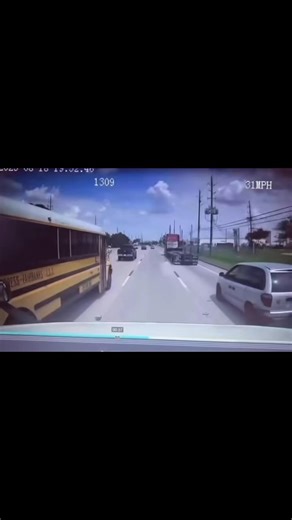 School bus full of kids side swipes an 18 wheeler and just goes on about her day like nothing happened #whoops | The Bus Runner Page