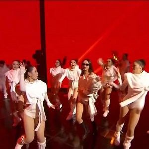 527K views · 10K reactions | "No I'm not thinking 'bout no exes know they miss me” then deadass looked over the artist seats.  | JenLisa Daily | Facebook