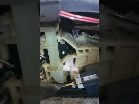 Key getting stuck in ignition on 1990 to 2000 Honda Civic Accord. (FIX and explanation)