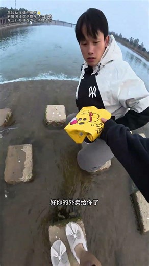“The coffee delivery man on the river”