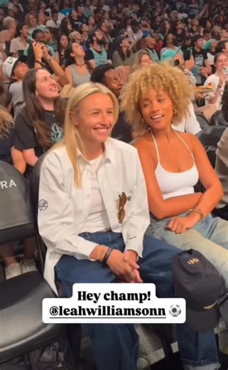 Leah Williamson & girlfriend Elle Smith at the ny liberty vs dallas wings game today. #leahwilliamson #Arsenal #Lionesses #BarclaysWSL #baller #footballer #football #womensfootball #womensoccer #WEURO2025 #EURO2025 #fypシ゚ #fypviralシ | Mickey Dags
