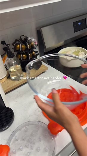 Jenny Lane on Instagram: "Shredding chicken has never been this easy 🍗✨ just twist & done! This tool saves so much time and keeps my hands clean 🙌🏼 perfect for meal prep days 🤍 Follow for more kitchen must-haves 💫 comment “link” if you want the details 🩶 #kitchenfinds #cookingtips #mealprephacks #kitchenorganization #tiktokmademebuyit #kitchenmusthaves #homefinds #easycooking #cookingtools"