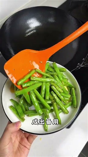 This Chinese Green Bean Noodle Stir-Fry Is Insanely Delicious! (Easy 1-Pan Recipe)