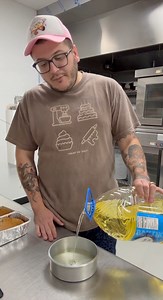 342K views · 16K reactions | A little quick bread hack so you can get that banana bread all up in that gig girllllll ✨ #cakesofinstagram #SweetTreats #desserttime #cakedesign | Trashyqweenz | Facebook