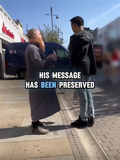 1400 Years… And No One Could Replace Him 😳☝️ Why is Prophet Muhammad ﷺ called the Final Messenger? 🕌✨ He said: “I am the last prophet, there is no prophet after me.” Many have claimed prophethood since… but none lasted. Their names faded, their messages died. 🎥 Watch this dawah conversation that proves why Prophet Muhammad ﷺ truly is the Final Messenger and why Islam remains the unchanged truth. #God #StreetDawah #Islam #Muslim #Quran #Bible #IslamicDawah