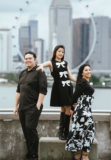 Easy Photo Poses for Graduation Photography in Singapore