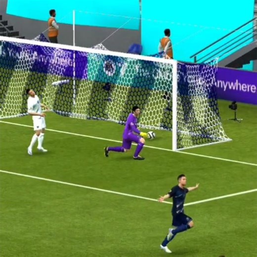 HEADER? CALL C.RONALDO 😤 #fcmobile