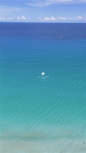 Cielos infinitos, mar turquesa y un refugio diseñado para disfrutar. GR Solaris Caribe, donde cada día se siente como vacaciones eternas. 💙 Endless skies, turquoise waters, and a retreat made for pure enjoyment. GR Solaris Caribe — where every day feels like an endless vacation. 💙 www.hotelessolaris.com #GRSolarisCaribe #CancunVibes #AllInclusiveParadise | GR Solaris Caribe