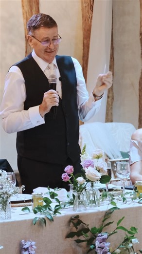 This has to be one of the tiniest speeches I've ever seen! A father of the bride speech is one of my favourite speeches to watch, I love when they are sentimental, funny and heartfelt. It does make me think that one day I might be doing a father of the bride speech for my daughter. Venue: @alphetonhallbarns_ Videographer: @tomjugginsweddings Photographer: @joshuaansteyphoto Flowers: @lady_greenleaves Dress: @silkandmaplebridal Alterations: @la_lcd Suit: @anthony_formalwear Brides Hair: @chloe_bi