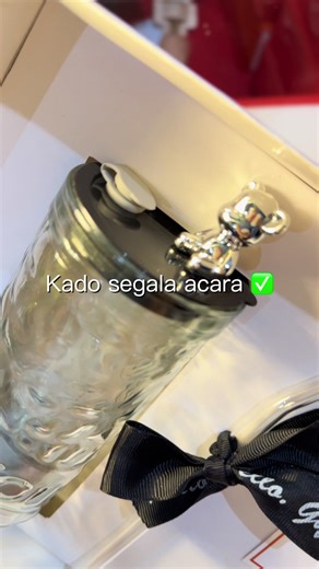 Isian kado Tumblr kaca dan sedotan kaca , uda free Paperbag tinggal bawa ke penerima #hampers #exchangegift #gift #hampersbaby #kadobayi