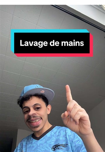 Elle lave sa main dans la sauce? 😂