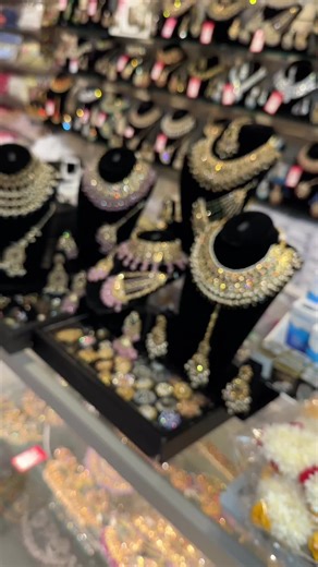 Trendy Necklace Jewelry for Fashion Enthusiasts