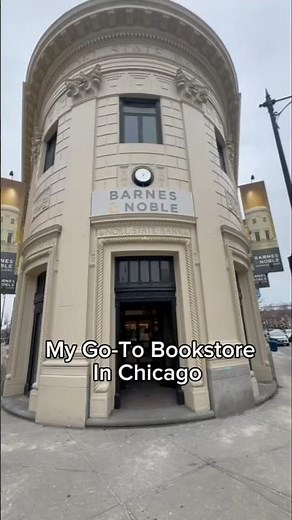 Inside Chicago’s Stunning New Barnes And Noble Bookstore! #chicago #books