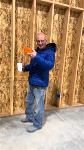 The Mugstix Heavy-Duty 4-in-1 Job Site Organizer is a heavy-duty, multi-functional storage rack designed specifically for construction sites and garages. It solves the problems of spilled coffee, misplaced phones, and nowhere to hang tools all at once! 💪 With a solid steel structure, it's sturdy and durable, allowing for quick and easy installation onto standard walls and columns, ensuring stability and preventing wobbling. 📱☕ It protects phones from dust and breakage, has hooks for tool bags,