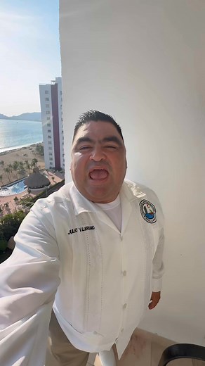 Hotel Emporio Acapulco Emporio Acapulco cuenta con una privilegiada ubicación para que tengas una estadía placentera y llena de aventuras. ¡Bienvenido al paraíso de la Costa! #Acapulco #AcapulcoMexico #JulioValeriano #AcapulcoGurreroMexico -Habitación Superior Doble Vista al Mar Todos necesitamos una pausa, y no hay mejor: forma de tomarla que hospedándote en una habitación amplia, luminosa y con una encantadora vista al mar. ¿Viajas en familia y una cama king no es suficiente? Esta habitación t