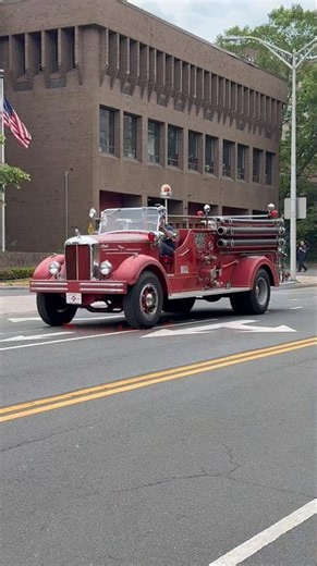 Stamford fire department 1951 Mack L-Model pumper (750/200) (Civil Defense Engine)