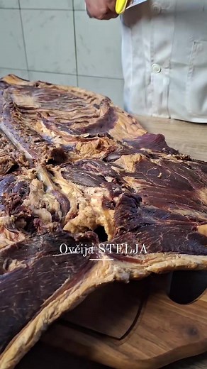 A kada ne znaŝ ŝta izabrati ti biraj omiljeni mezetluk - Ovčija Stelja! #stelja #ovcija #ovcijaprsuta #visoko #bosnaihercegovina #meze #platter #pecenica #suvomeso #suhomeso #suhomesnatiproizvodi #fyp #foryoupage #foryou #follwme #folow #followers #sarajevo #zenica #banjaluka #mostar #tuzla #bihac #europe #eu #deutschland #austria #munich #onlineshopping | Suho meso Edin BABIĆ