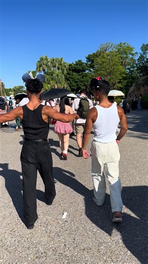 タンクトップで楽しむディズニーの夏