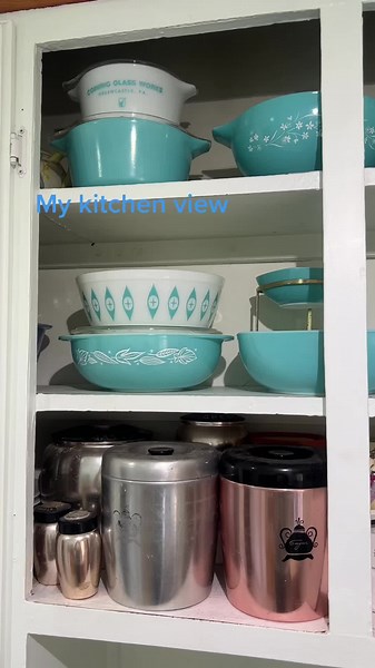 Pyrex in the kitchen - many of my favourites 💙 #pyrexcollection #pyrexcollector #pyrexlove #vintagepyrex #rarepyrex