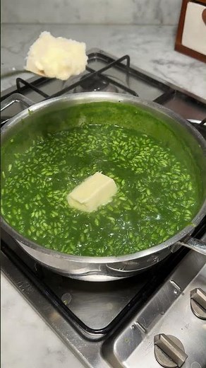 RISOTTO SPINACI, FORMAGGIO e NOCCIOLE...cremoso e avvolgente💚😍 #Shorts