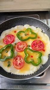 1.4M views · 10K reactions | Easy and Tasty Lays Potato Egg Pizza.... #trendingreels #foodoftheday #northindianfood #bollywoodmusic #viralpost2024 #postoftheday #foodreview #homestyling #recipeoftheday #kitchentips #kitchenhack #breakfastrecipes #breakfastideas #eggs #positivevibes #positivevibes | Khushi Dey | Facebook