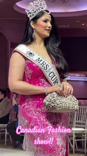 Do you want to see how the Canadian fashion show looks like? #canadianfashionshow #fashionwalk #ftv