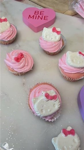 Hello Kitty Mini Cupcakes DIY