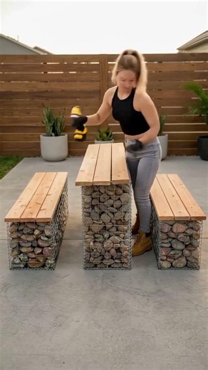 #DIY Wire Cage + River Stones = Outdoor Dining Table Set #creativeideas